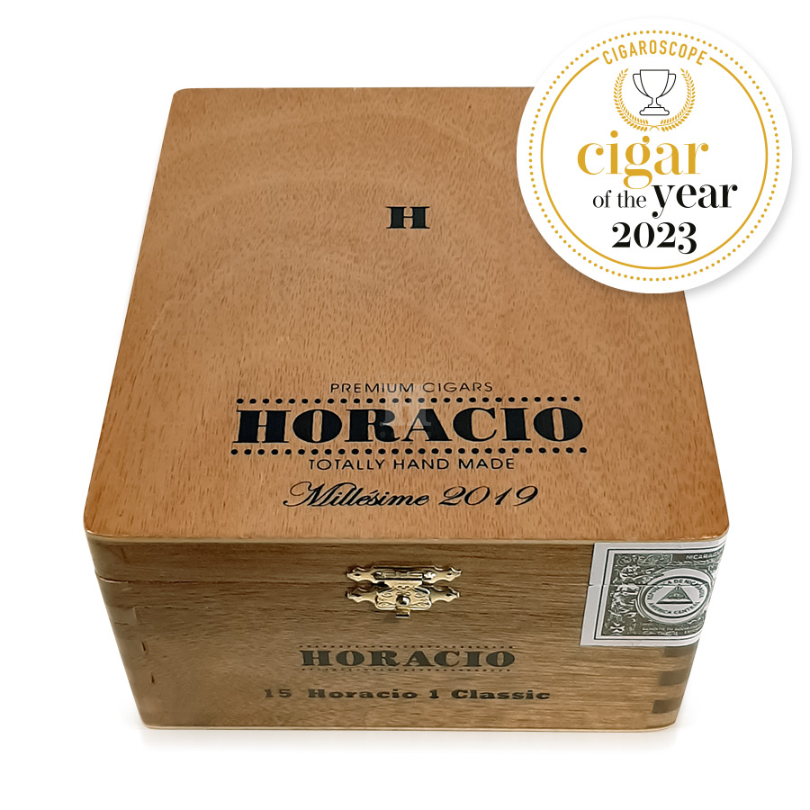 Box close Cigar Horacio 1 Classic serie - Cigar of the year 2023 Cigaroscope